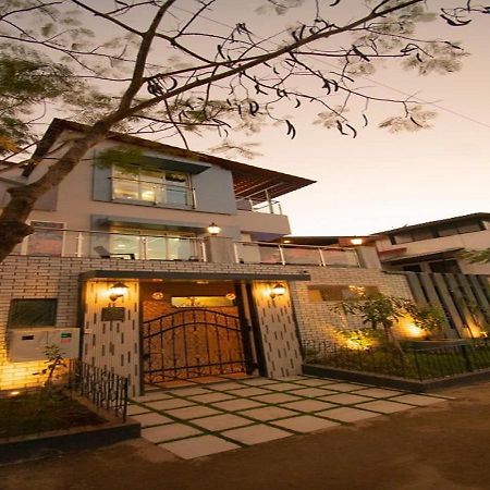 Tatva Villa , ロナバラ エクステリア 写真