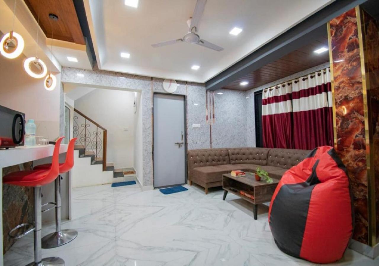 Tatva Villa , ロナバラ エクステリア 写真